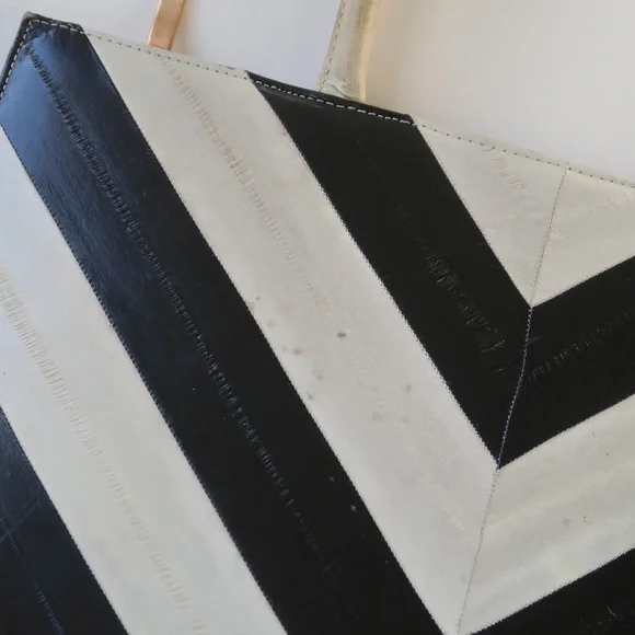 1960s Lee Sands Black and White Chevron Eel Skin Handbag - Picture 8 of 16